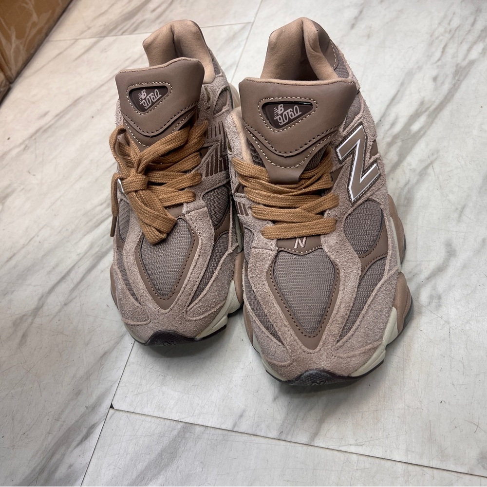 (Men’s )New Balance 9060 Mushroom Timberwolf - Picture 4 of 10